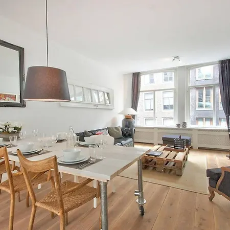 2 Bedroom Center Terrace شقة