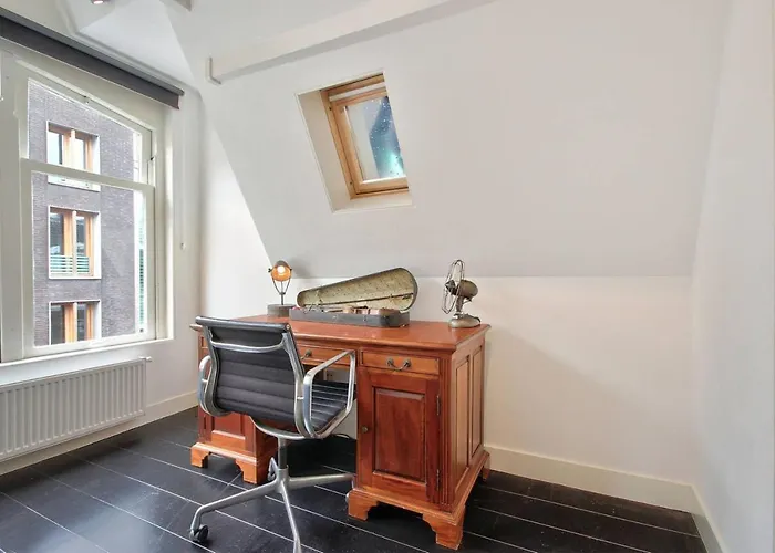 2 Bedroom Center Terrace Appartement *