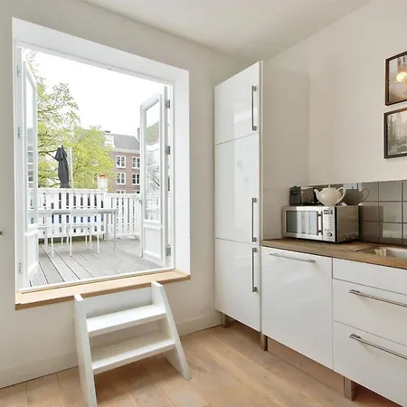 2 Bedroom Center Terrace